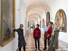 DomQuartier Salzburg - Visitors in the long gallery St. Peter with paintings