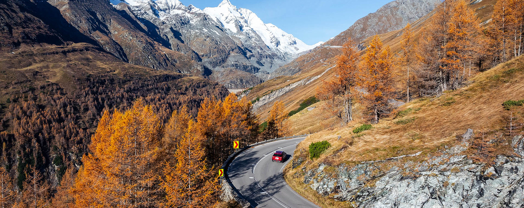 [Translate to English:] Ausblick Großglockner Hochalpenstraße im Herbst