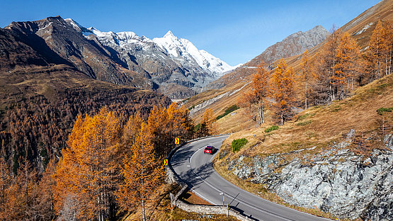 [Translate to English:] Ausblick Großglockner Hochalpenstraße im Herbst