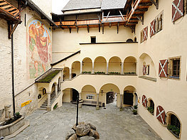 Mauterndorf Castle - view into the castle courtyard