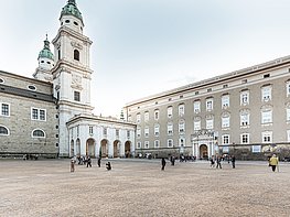 DomQuartier Salzburg - Residenzplatz with visitors