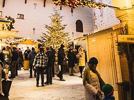 Mauterndorf Castle - Christmas market in the castle courtyard