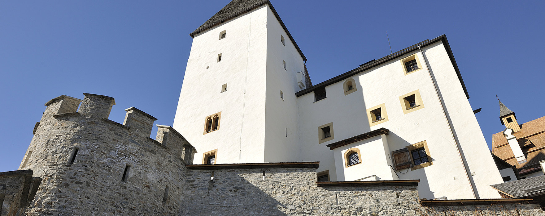 Mauterndorf Castle - view of the castle from the toll station